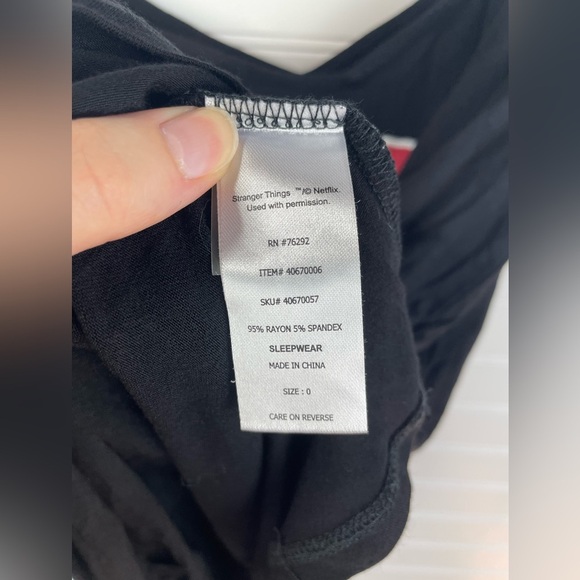 Stranger Things Netflix Demogorgon Hunter Pajama Tank Top Size 0X Women’s EUC - Picture 8 of 9